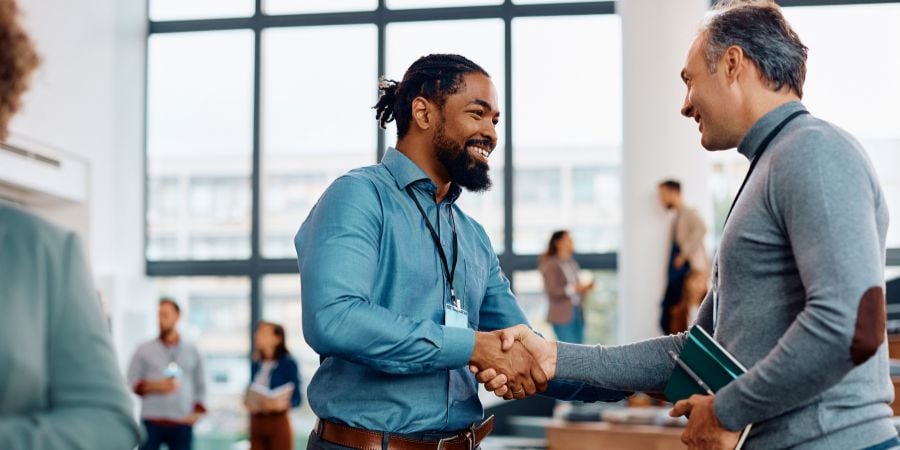 2 business men shaking hands