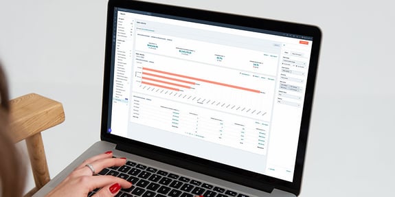 Women typing on computer looking at HubSpot Sales Velocity Report